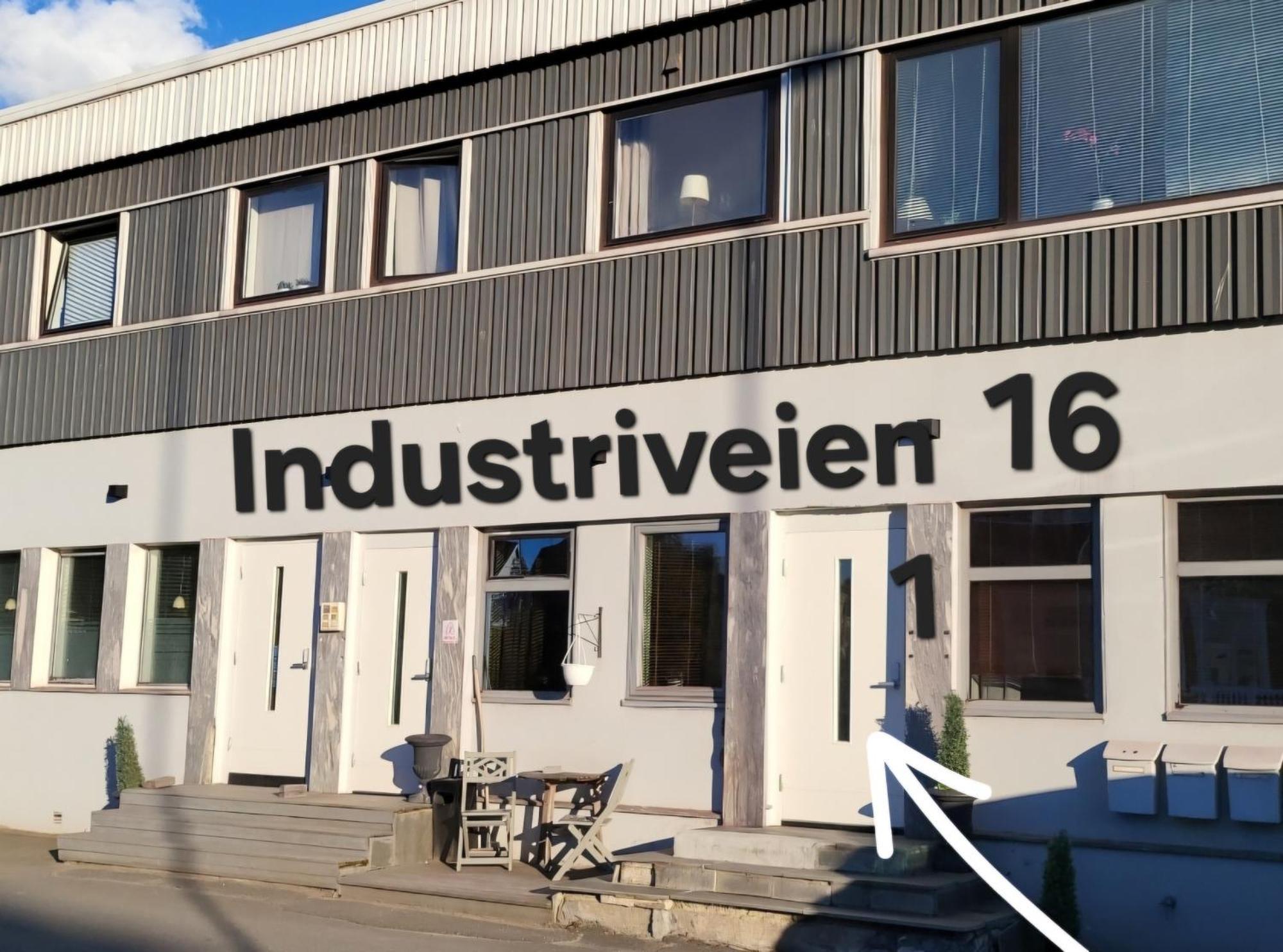 Koselig Leilighet I Narvik Sentrum 5 Soveplasser Gratis Parkering Og Gratis Internett Buitenkant foto